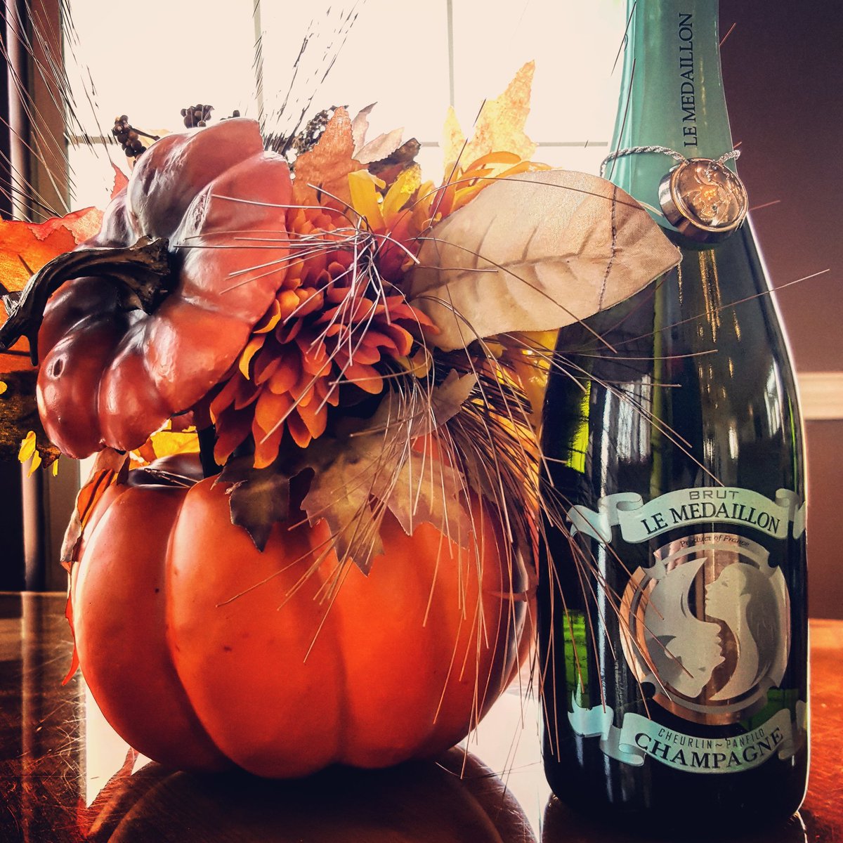 lemedaillon_'s tweet photo. Enjoy award winning champagne this fall, you'll be thankful for every drop.

#lemedaillon #champagne #fall #fallleaves🍁🍂 #thanksgiving #thanksgivingweek #givethanks https://t.co/P6iNpOm39q