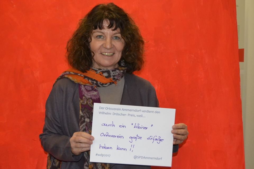 SPDAmmerndorf's tweet photo. Macht´s wie Martina Stamm-Fibich (Bundestagsabgeordnete) und unterstützt uns... Foto posten... Teilen... Liken
"Der Ortsverein Ammerndorf verdient den Wilhelm- Dröscher- Preis, weil auch ein "kleiner" Ortsverein große Erfolge haben kann."
SPD #wdp2017 Wilhelm-Dröscher-Preis https://t.co/kwN5I3Svwd