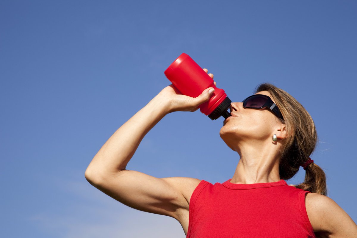redjoerooibos's tweet photo. #hydration is the tool of #winners! Get to know us and start every #Monday with hydration. https://t.co/sEQfVHO6PC https://t.co/6mxH088TzR