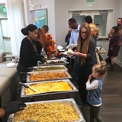Nine15Midtown's tweet photo. Thankful to have such amazing &amp; fun residents to share #ThanksgivingDinner with!! We appreciate everyone that joined us! #ResidentEvents #AltaLiving
Album: https://t.co/YZXSFPpUzt https://t.co/vFj92foeRN