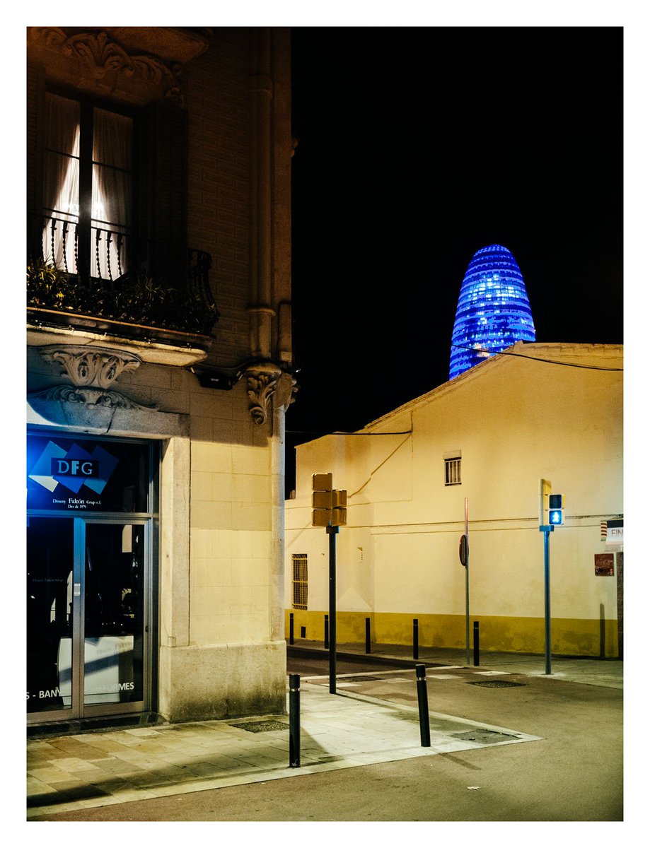 olleobis's tweet photo. Glòries tower
#clot #barcelona #bcn #streetphotography #streetphoto #architecture #artphotography #building #facade #lights #instagood #photooftheday #instadaily #picoftheday #incandescent #fineartphotography #offbcn #night #nightphotography #agbar #unkownbarcelona #glories https://t.co/AJeJKuqYpa