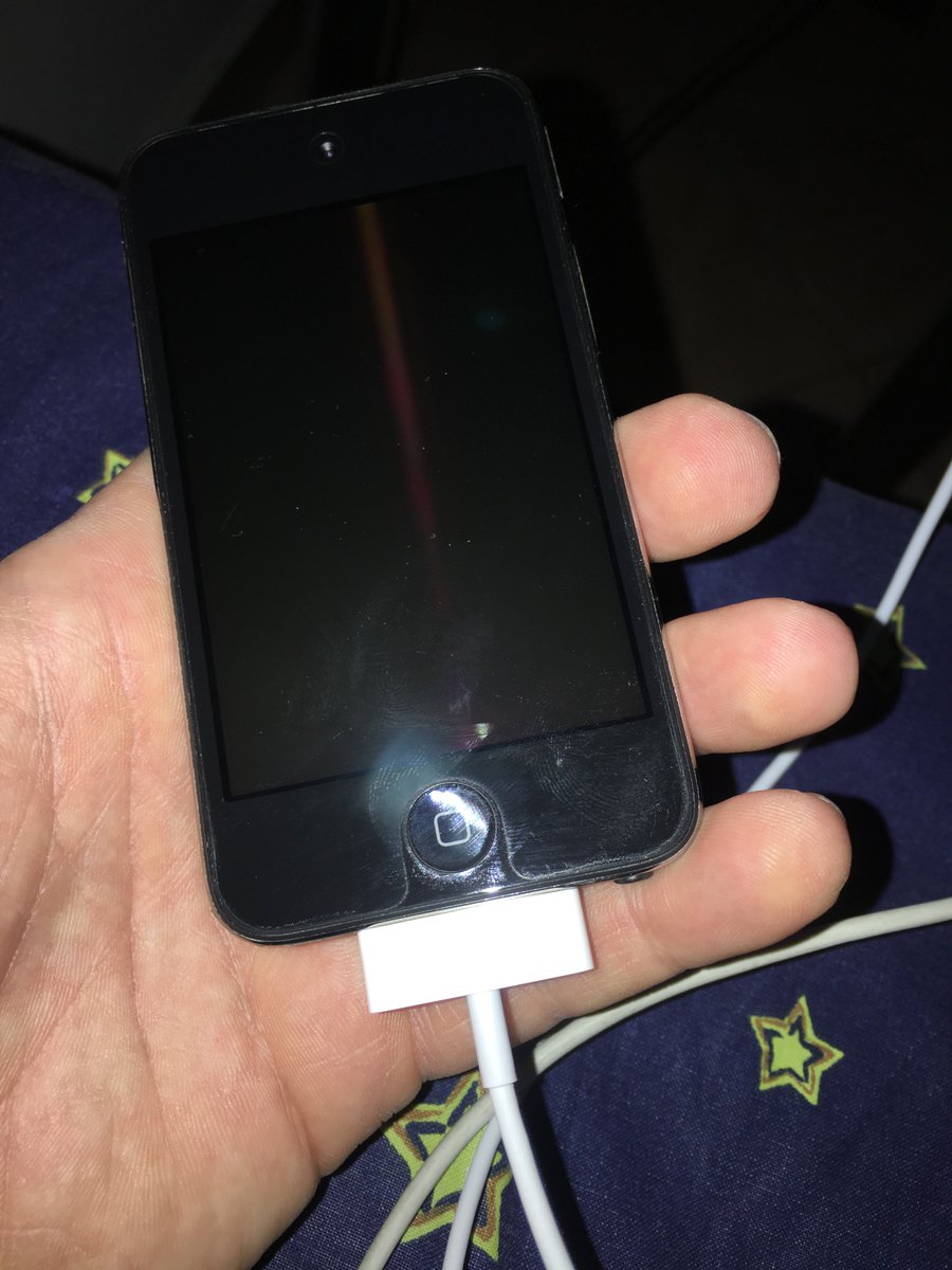 leArt78's tweet photo. why i can’t find screen protector with this shape anymore ..
my ipod 4… still like new 😃
#ipod4g #ipod4 #ios5 #ios6 #ios612 https://t.co/wJpLUyD2la