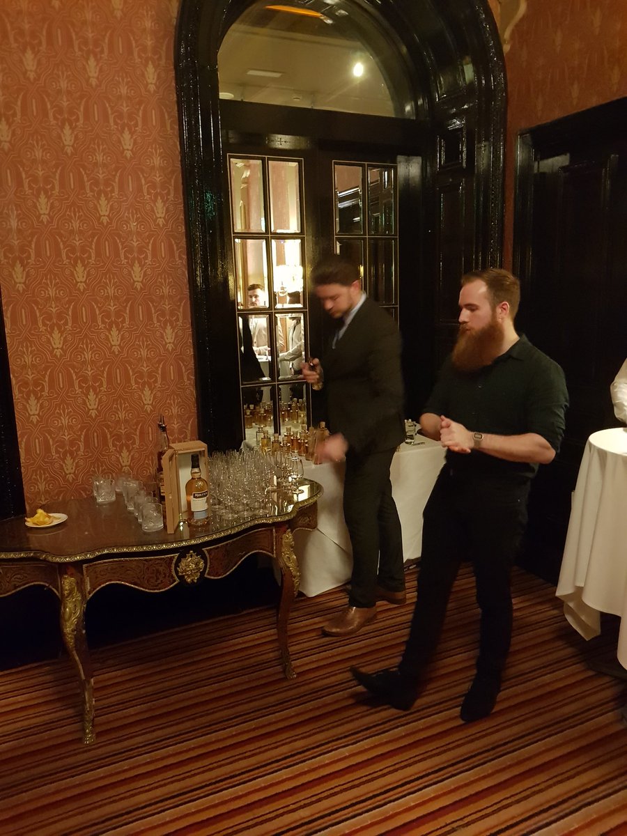IrishWhiskeyMag's tweet photo. 5 * hotel @MerchantHotel and 6 5* and very different trees of Dair Ghaelach. Fabulous night tasting all 6 trees from the Bluebell range. https://t.co/RXiCUQfN8h