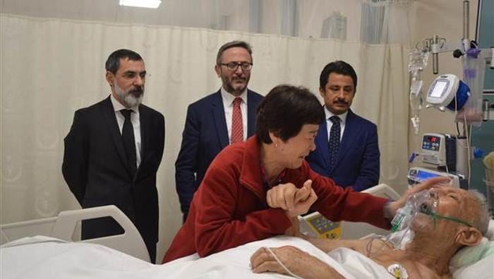 sendemilevla's tweet photo. Koca yürekli süleyman amca hastanedeymiş aylası da yanında, ağlayasım geldi yine https://t.co/HPaiBpH7to