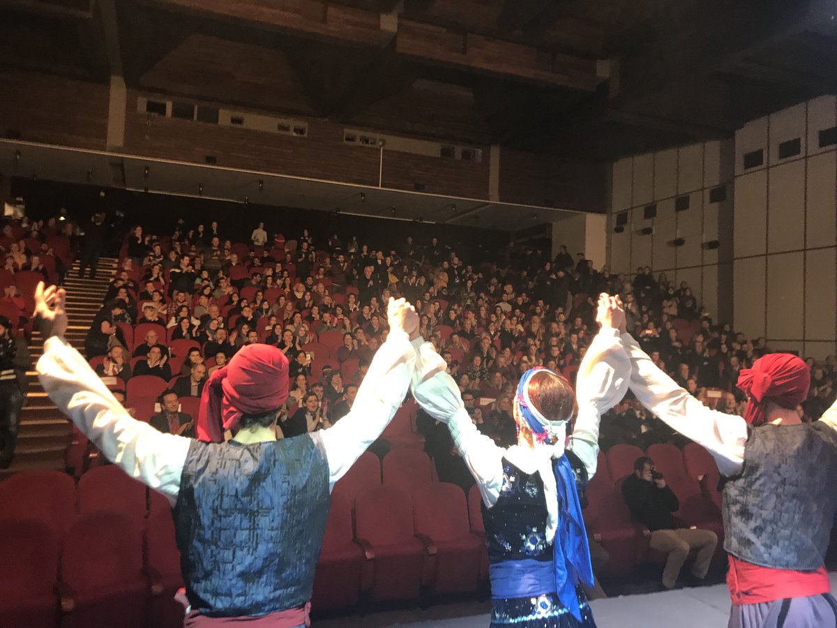 Cumhurbaşkanlığımız <a href="/BestepeCB/">RTE FAN</a> himayesinde gerçekleştirilen Zümrüd ü <a href="/ankadestani/">ZÜMRÜD-Ü ANKA</a> Müzikali Balkan Turnesinin 2. durağında Üsküp Orduevi’nde Makedonyalılarla buluştu.