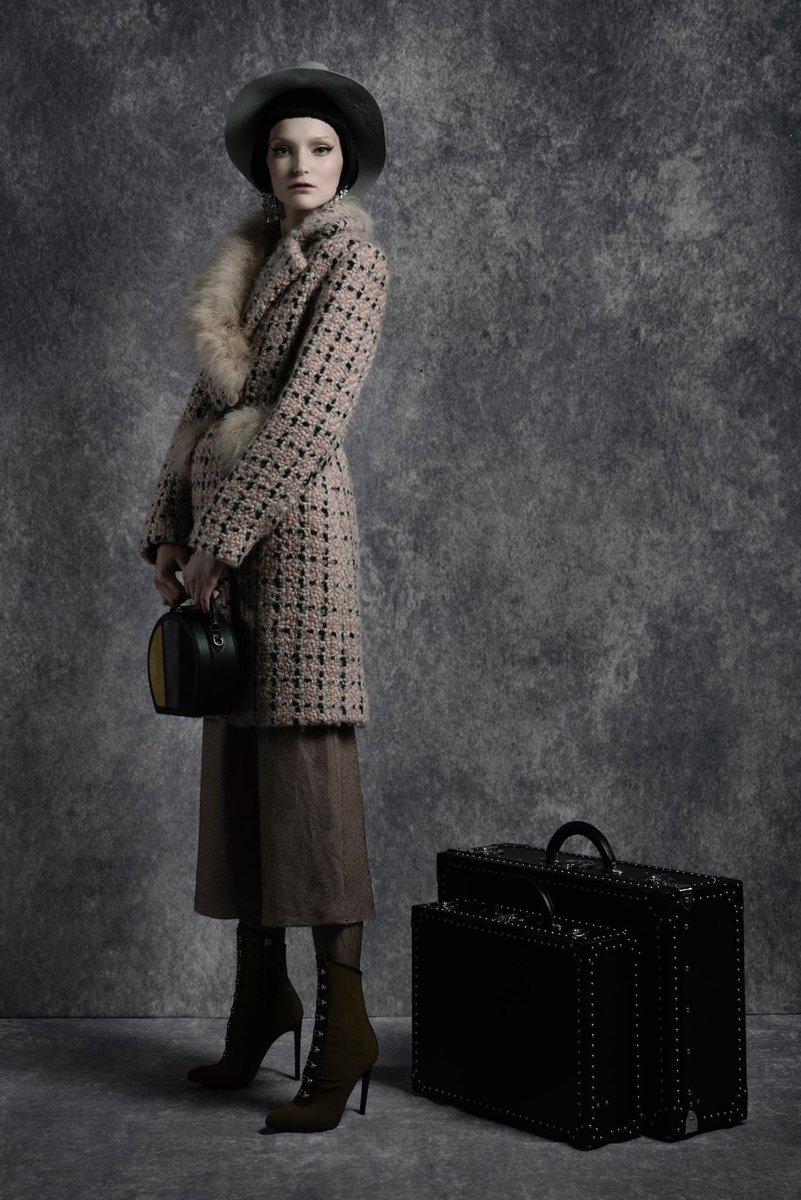Bertoni1949's tweet photo. Beauty from the past.
Francesco Vincenti makes us want to go full retro. His stunning photoshoot was published on #MarieClaireMalaysia and styled by Lucio Colapietro. Featuring our #suede #Bertoncina bag and some of our iconic suitcases. 
#Bertoni1949 https://t.co/WMaw4NV1VL