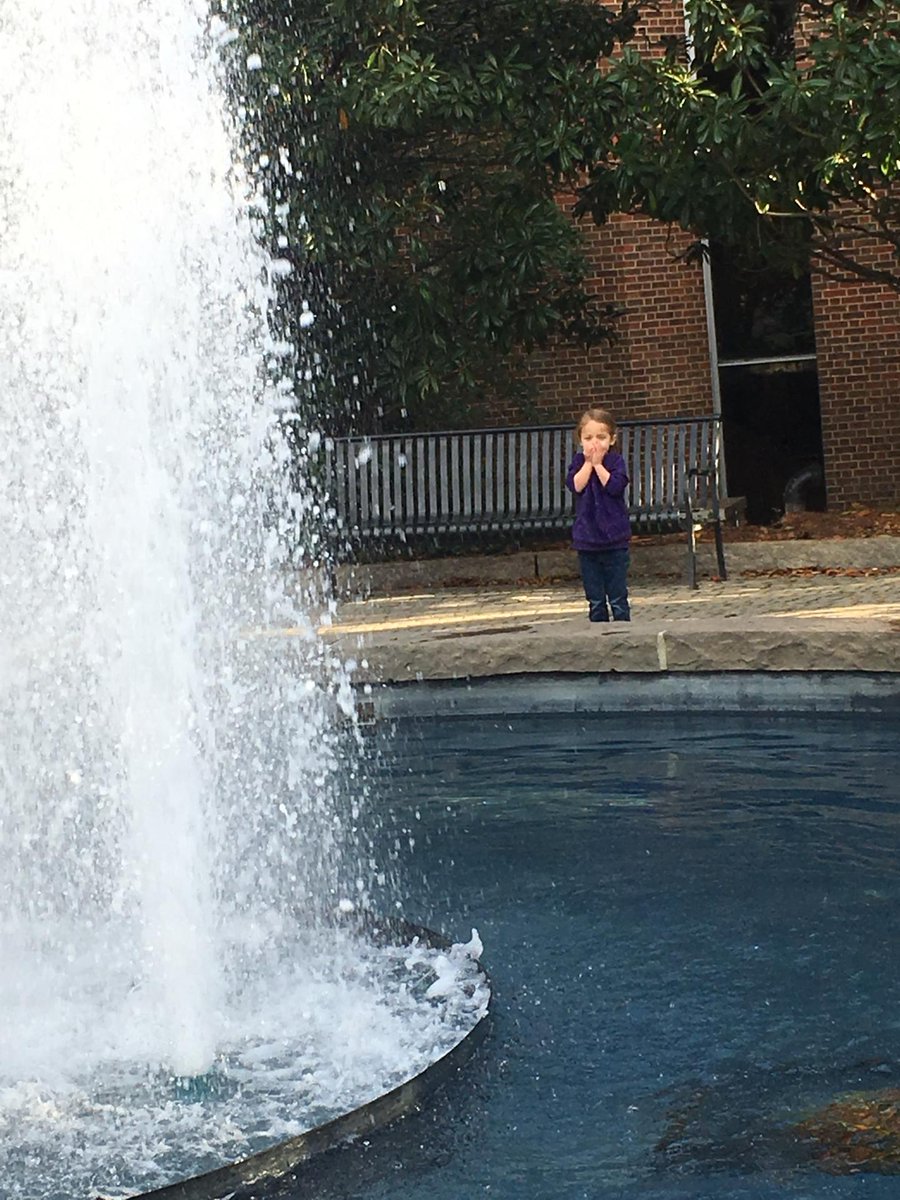 StantonAlana's tweet photo. Making their first Wish!
#HertyField Fountain https://t.co/vlEPr76Z4P
