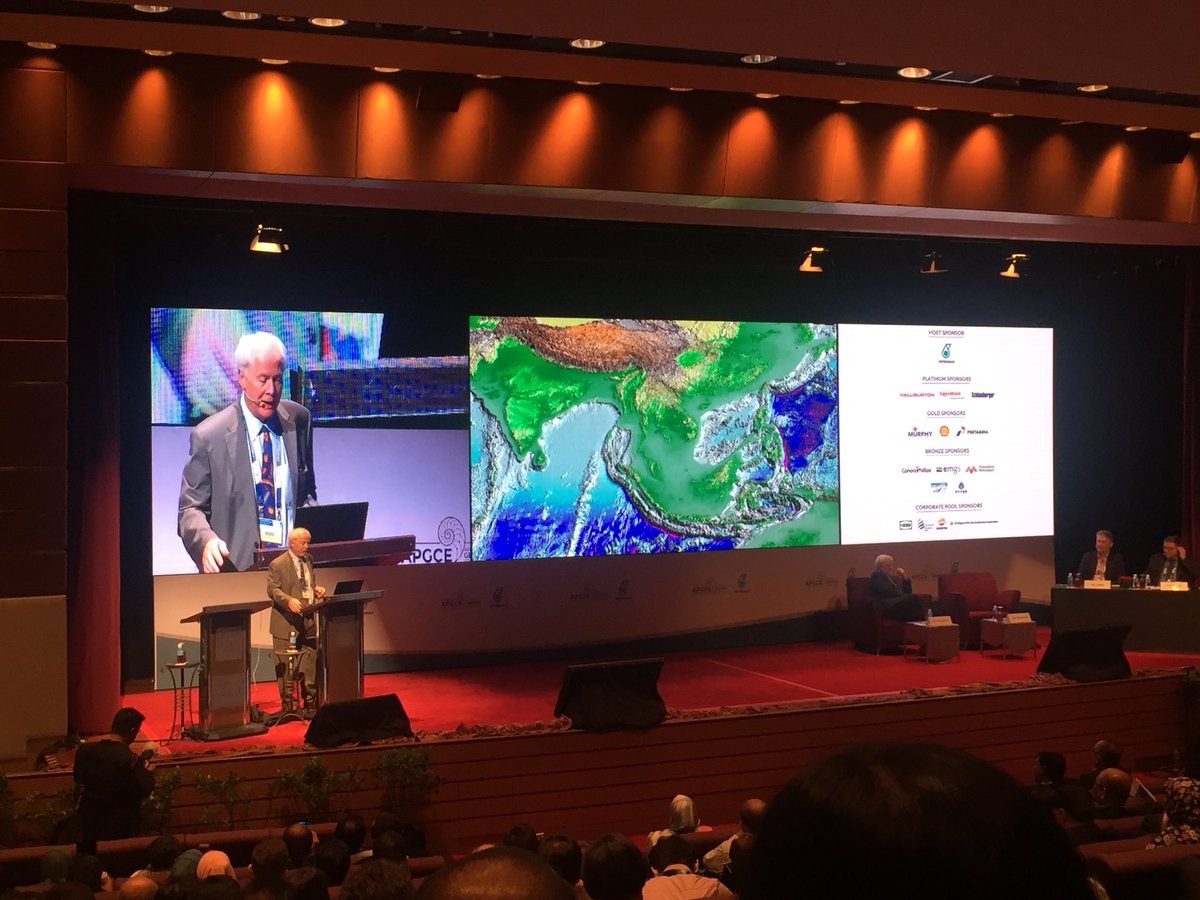 georaffe_ica's tweet photo. Robert Hall presenting as one of the special guest speakers at the #APGCE conference in Malaysia @SEARGrhul @RHULEarthSci https://t.co/xPyp2GSZfw