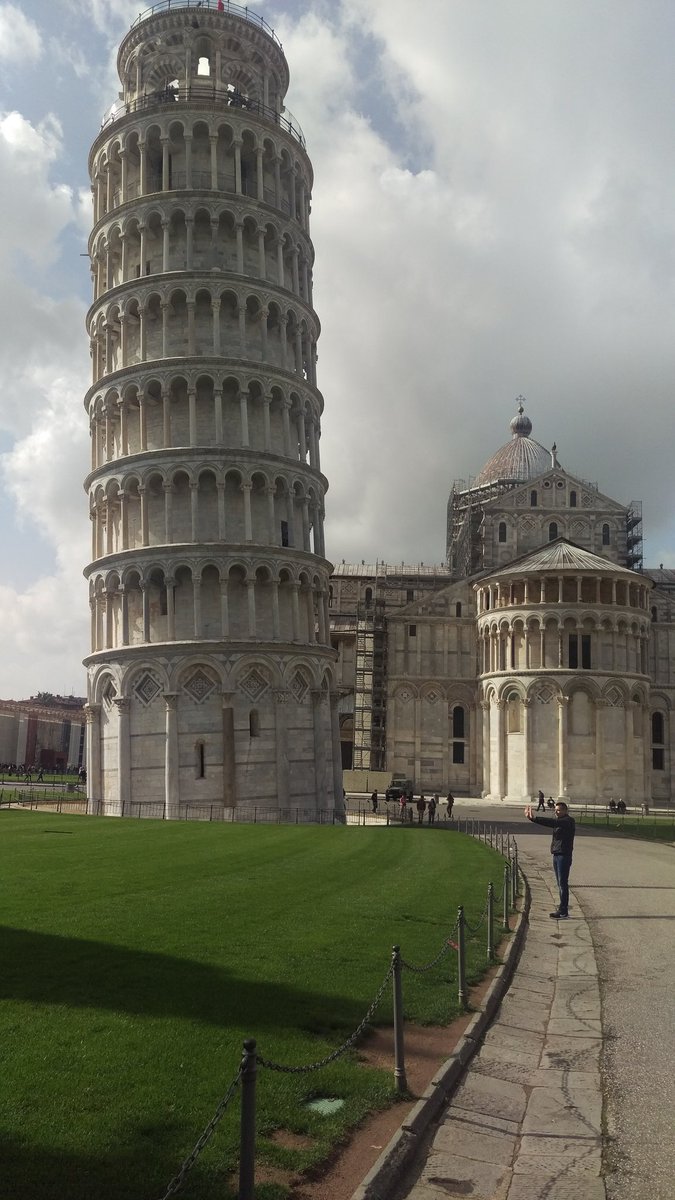 JordanAshReid's tweet photo. #photography #Italy #leaningtowerofpisa #historical https://t.co/94wEFaZUlH