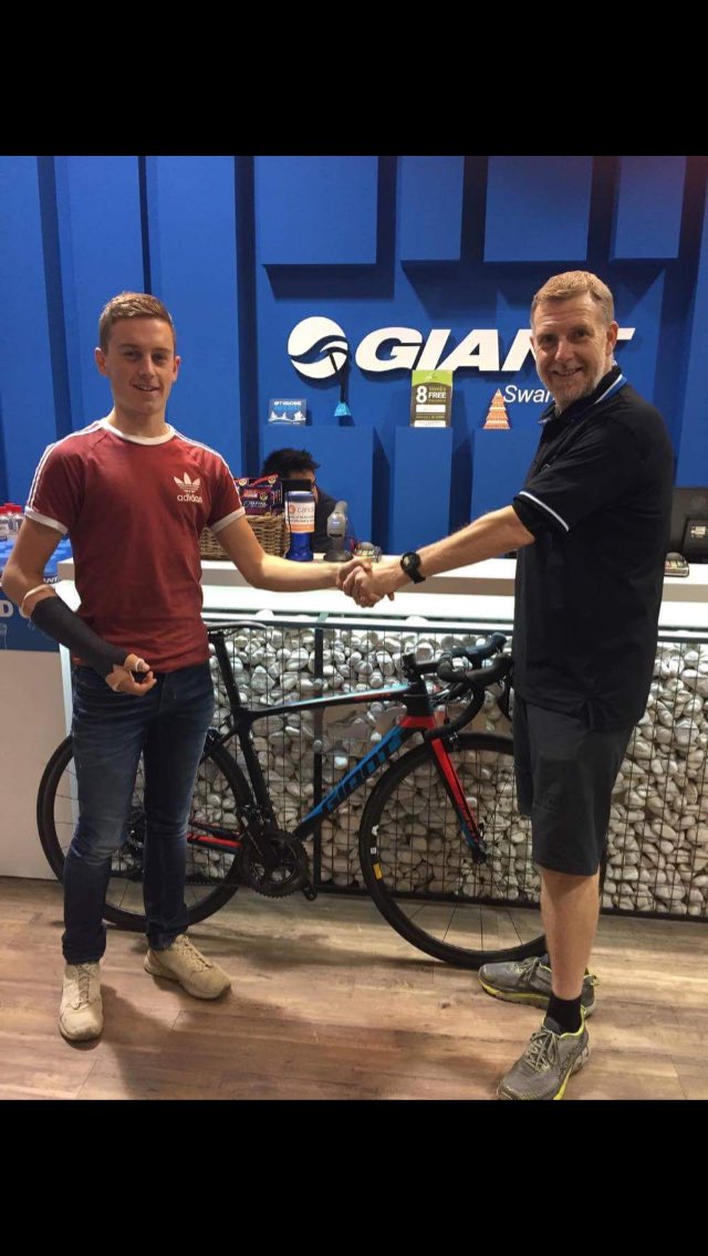 The TCR back in the shop 😢 an excellent bike! Highly recommend it!  thanks to mike and the team <a href="/TredzBikes/">Tredz</a> <a href="/GiantSwansea/">Giant Store Swansea</a> for the continued support.