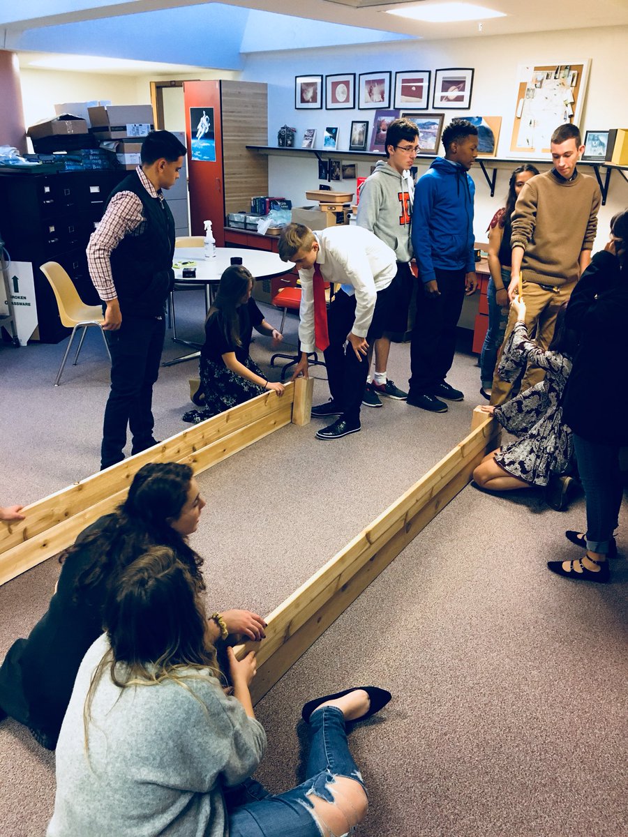 danjfin's tweet photo. Building some raised beds for Westmont Junior High. With the squad #gardeningdoesnttakeaseasonoff #IEAHelpsOut @Westmont201 #SubAg https://t.co/fQGh4VTeWL