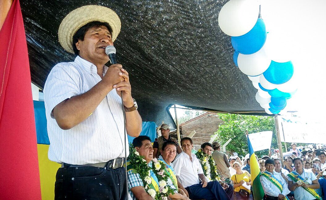 evoespueblo's tweet photo. Con una inversión de Bs 10.8 MM entregamos 200 viviendas, destinadas a familias de escasos recursos económicos, mujeres cabezas de hogar y sectores vulnerables, en el municipio El Puente del departamento de Santa Cruz. https://t.co/aqjsINuD9a
