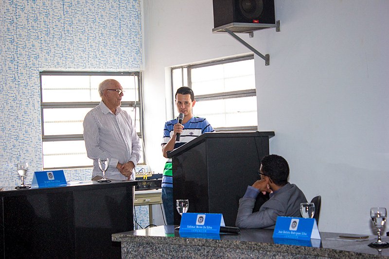 Câmara de Vereadores de Paramirim presta homenagem ao jovem Geovane Félix bit.ly/2iyOjQP