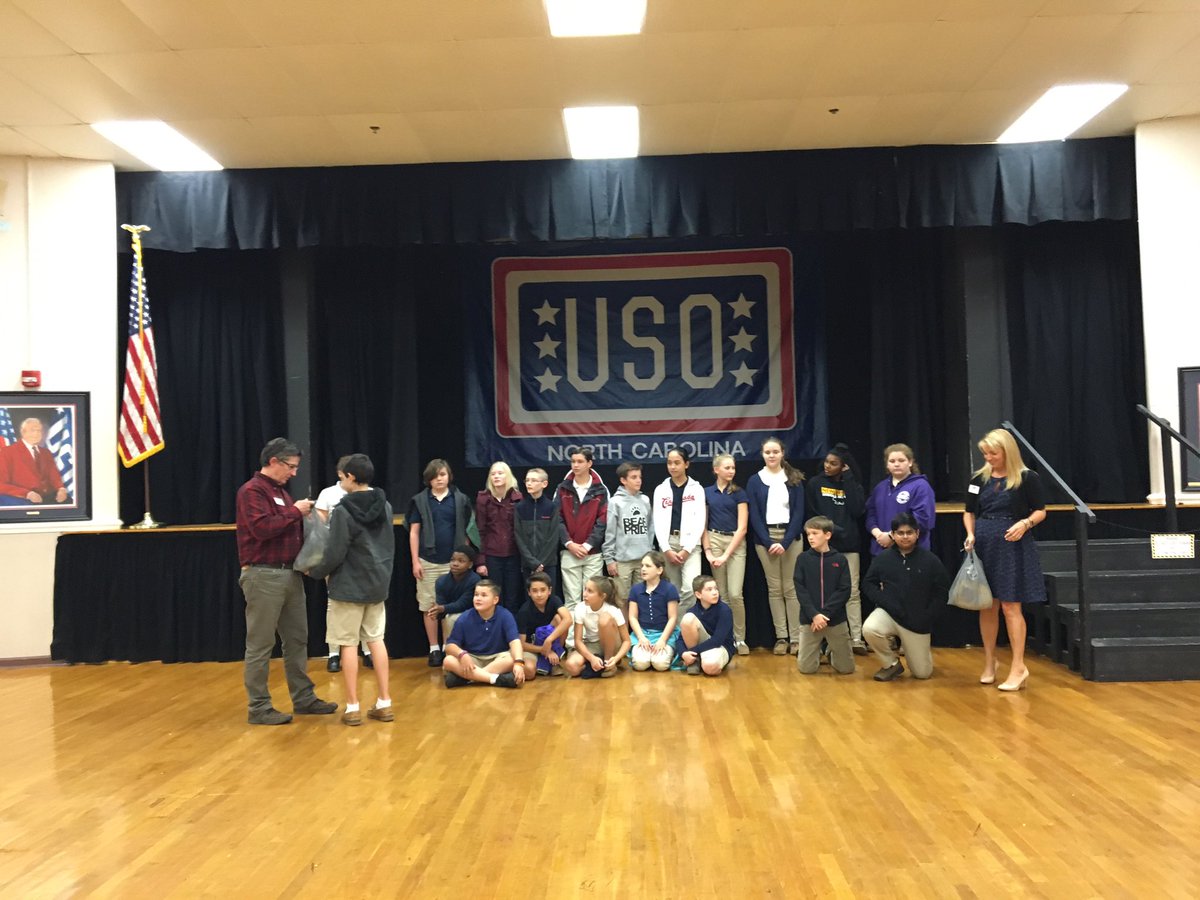 NBMS Junior Civitan delivering hams to the USO