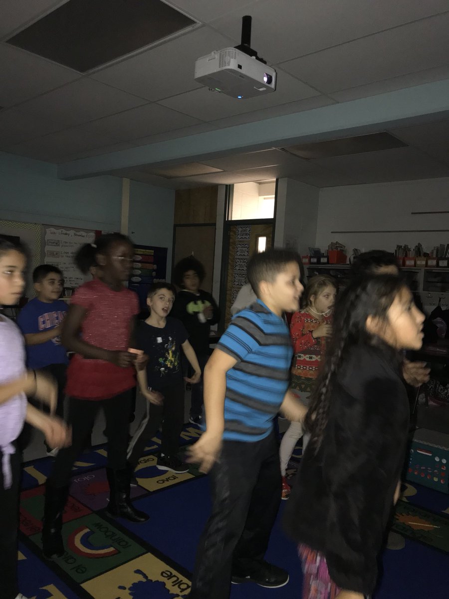 MrsDomeracki3rd's tweet image. Mr.Bones @GoNoodle is helping us prepare for our study of the human body! #activebodies #activebrains #FossScience