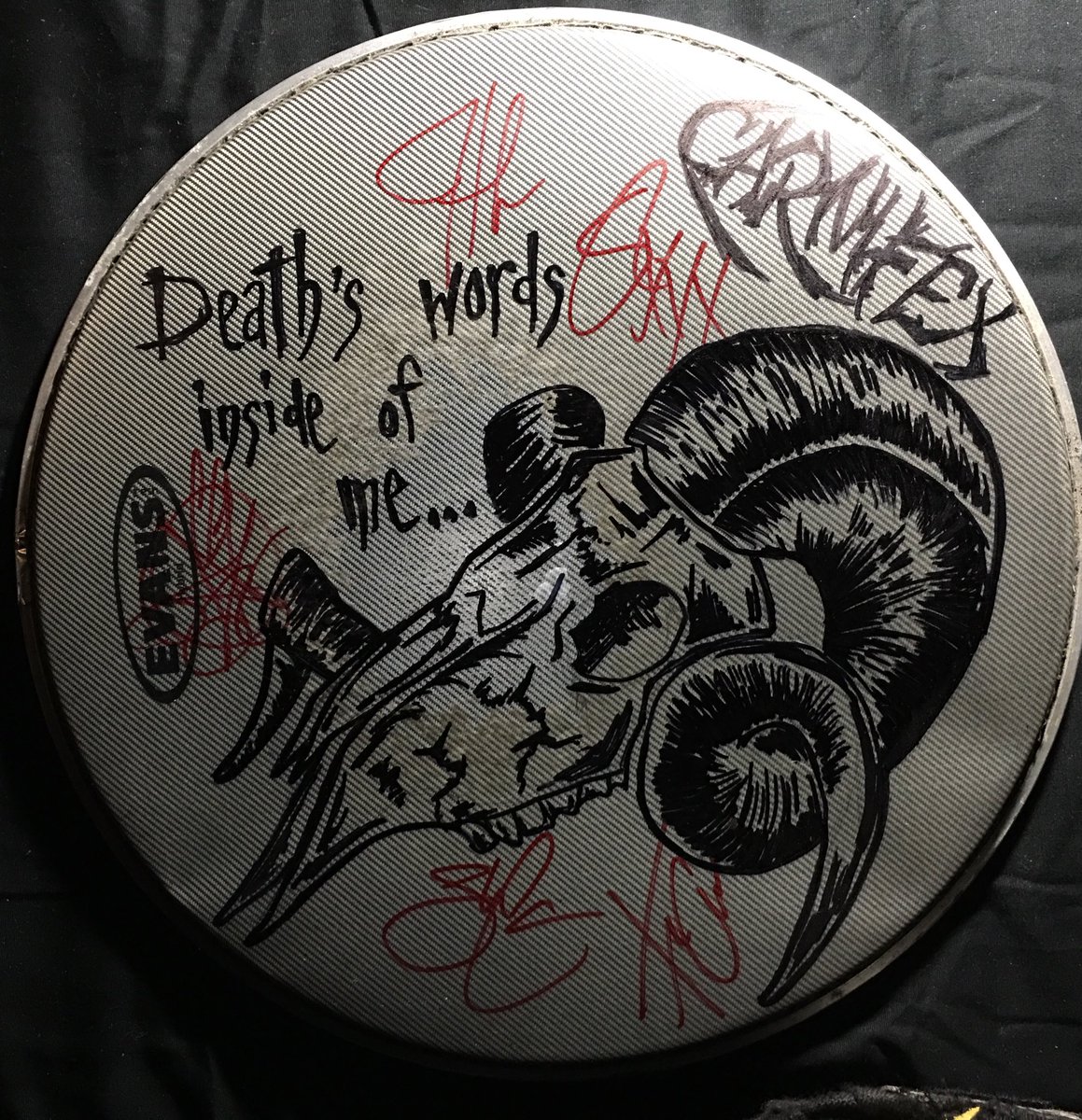 DianaDrummerGrl's tweet photo. A few more drumheads from the #DecadeOfDefilementTour. #Carnifex #✍🏻 #iLikeToDraw🤓 #SharpieArt #MerchTableHangs
*This is not my original artwork. I just like to draw 👌🏻 https://t.co/0WqkTl2Xfe