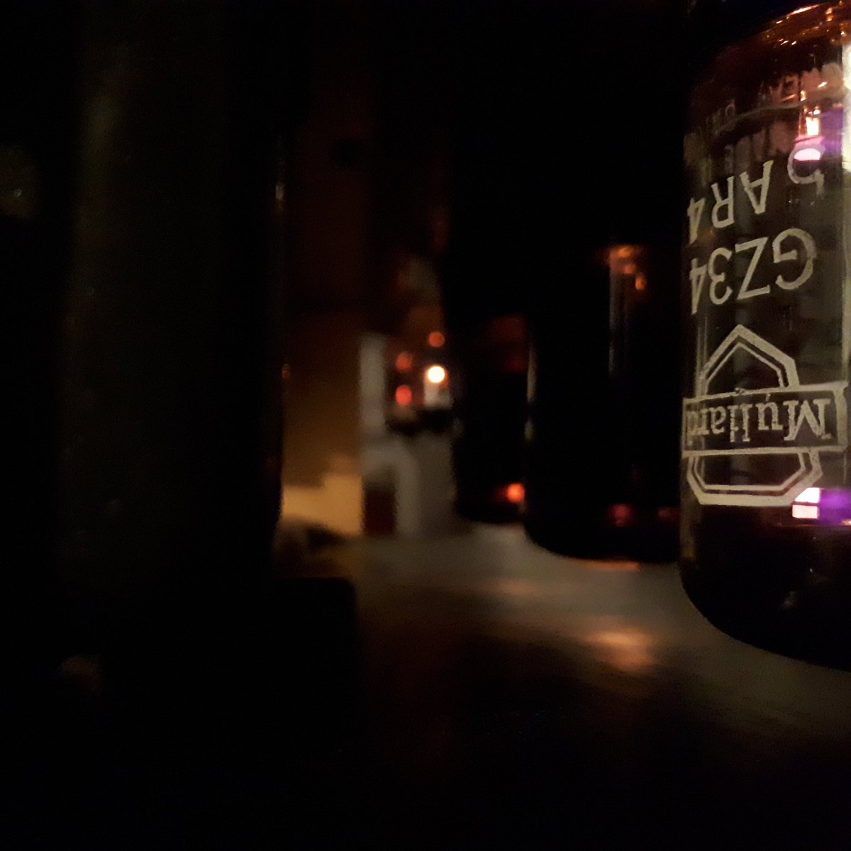 RobertsonAmps's tweet photo. Hard not to love that warm tube glow.

#mullard #vacuumtubes #tuberectifier #nos #madeingreatbritain https://t.co/gpbw1osfuc