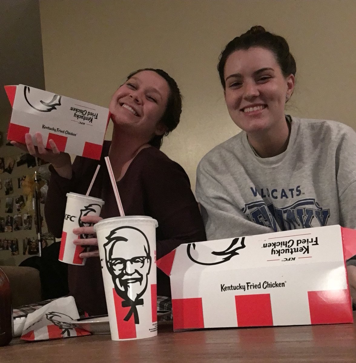 mikaylabrillazo's tweet photo. Hey @kfc thanks for fueling our Friendsgiving #FingerLickinGood https://t.co/m7MsP13gp6