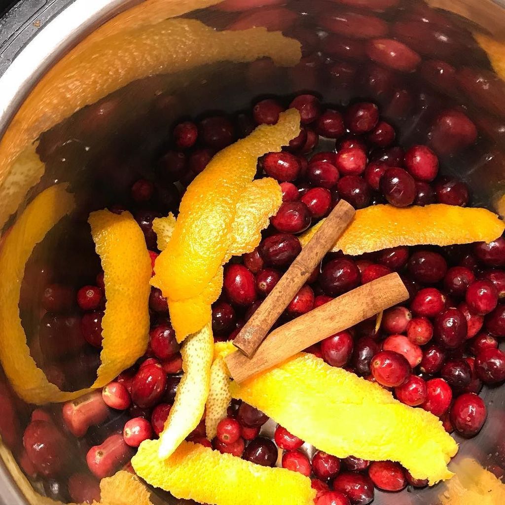 urban_cavewoman's tweet photo. Cranberry sauce is happening!!! Trying it in my @instantpotofficial for the first time. •
•
•
•
•
#glutenfree #paleo #lchf #dairyfree #lowcarb #keto #recipe #primal #paleodiet #recipes #homecooking #cooking #ketogenic #whole30 #homemade #grainfre… https://t.co/WwlaEZhbMJ https://t.co/6IO27DYG52