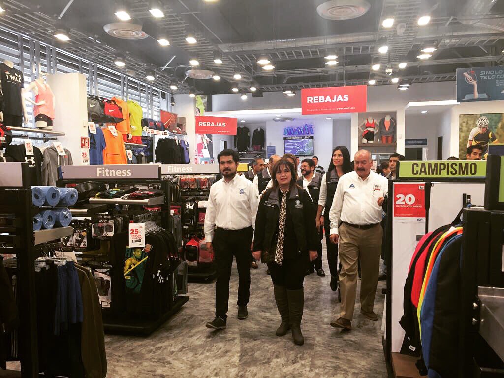 DiegoOper's tweet photo. Acompañando a la delegada de Profeco, inspectores y presidentes de Cámaras de Comercio en su recorrido del Buen Fin https://t.co/lX3ARsIUB4