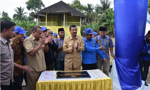 Dorong Wirausaha, Gubsu <a href="/errynuradi_/">Tengku Erry Nuradi</a> Bantu Peralatan Bagi 34 Kelompok Ekonomi Karang Taruna
>>
Gubsu menyerahkan bantuan 34 unit peralatan penunjang kegiatan wirausaha kepada kelompok ekonomi Karang Taruna.

Sumber->>sumutprov.go.id/berita-lainnya…

#kerjabersama #sumutpeduli #sumutpaten
