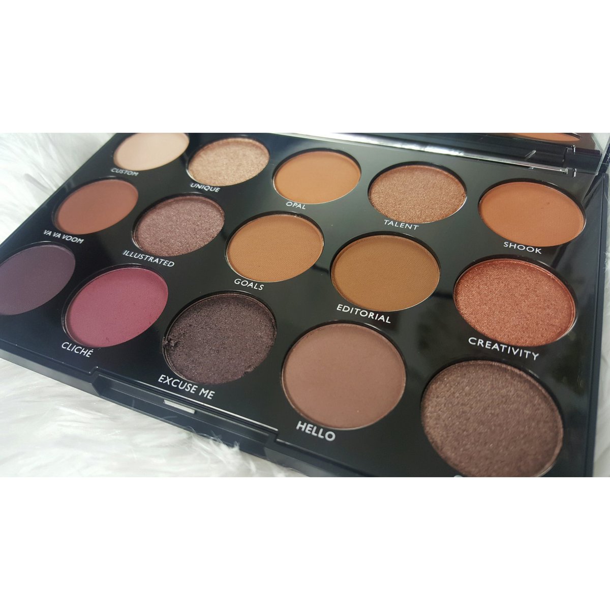 S_personalityyy's tweet photo. Have you seen my video using @MorpheBrushes Night Master/15n palette?! Don't miss this one!
👑😘
https://t.co/qcgaznF2fE splitpersonalityyy
•
#morphebrushes #morphebabe #morphe #nightmaster #15n #youtubetutorials #makeuptutorials #swatches https://t.co/wwv9KAtZgn