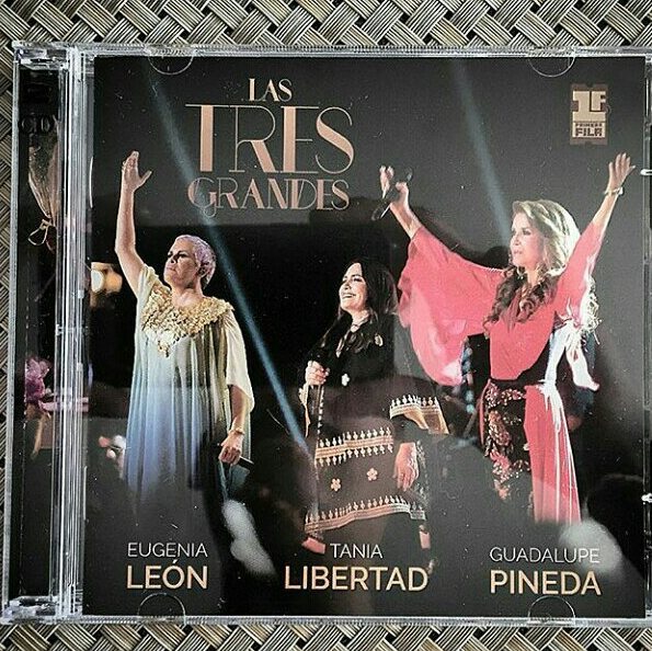 RENA_GOMEZZ's tweet photo. Por fim em mãos. ¡¡Muchas gracias - Regalitos que me encantan!!
#disco #dvd #primerafila #lastresgrandes1f #tanialibertad #taniahermosa @tanialibertad01 #guadalupepineda @GuadalupePineda #musica #Mexico #brazil https://t.co/ejULvIYmuI