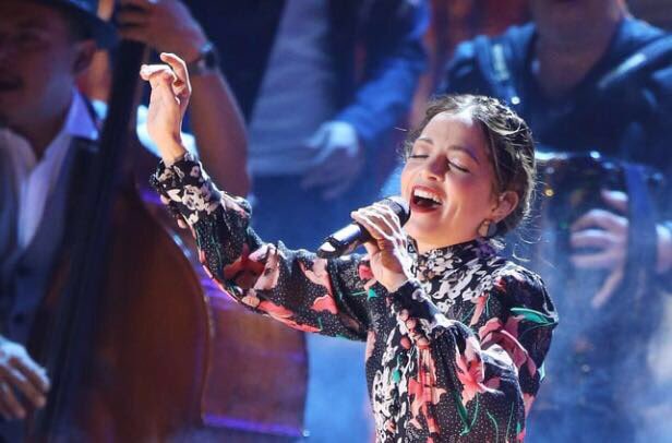 lafourcade's tweet photo. Gracias de corazón a todos los que apoyaron #Musas en esta entrega de los @LatinGRAMMYs. Todos ganamos cuando la música latina gana. 👏🏻❤️👏🏻 https://t.co/ccxxbbg3Cs
