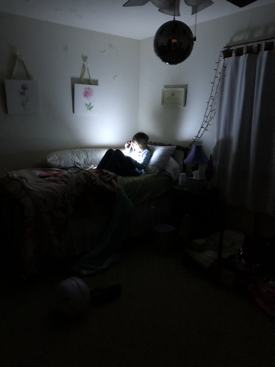 HeatherUsry4's tweet photo. A little reading in the dark🌙 https://t.co/GiMP9xfpCn