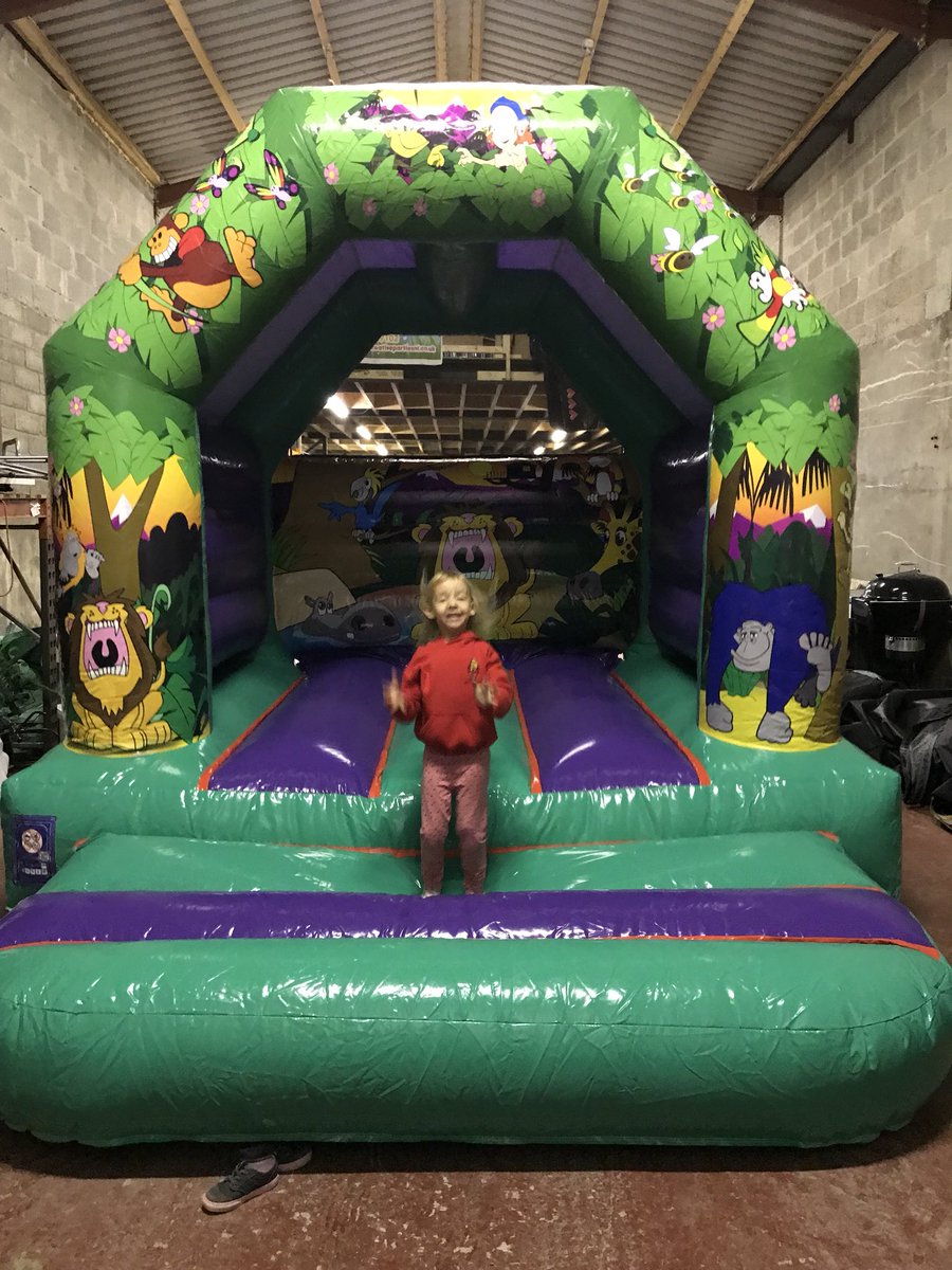 creative_partys's tweet photo. Penny testing our newest bouncy castle. This can be booked online at https://t.co/mMf3XI6qCV https://t.co/m0GDSu7Ug6