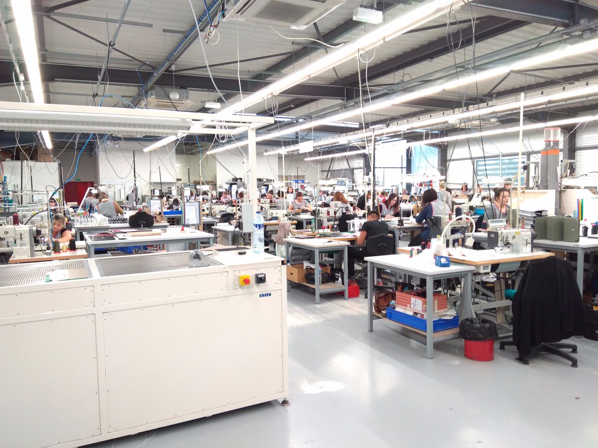 Schall_eric's tweet photo. #Pôleemploi #Vichy accompagne la #maroquinerie de luxe #SOFAMA dans ses #recrutements et son développement #économique en plein essor. https://t.co/PsDnMwaLCZ