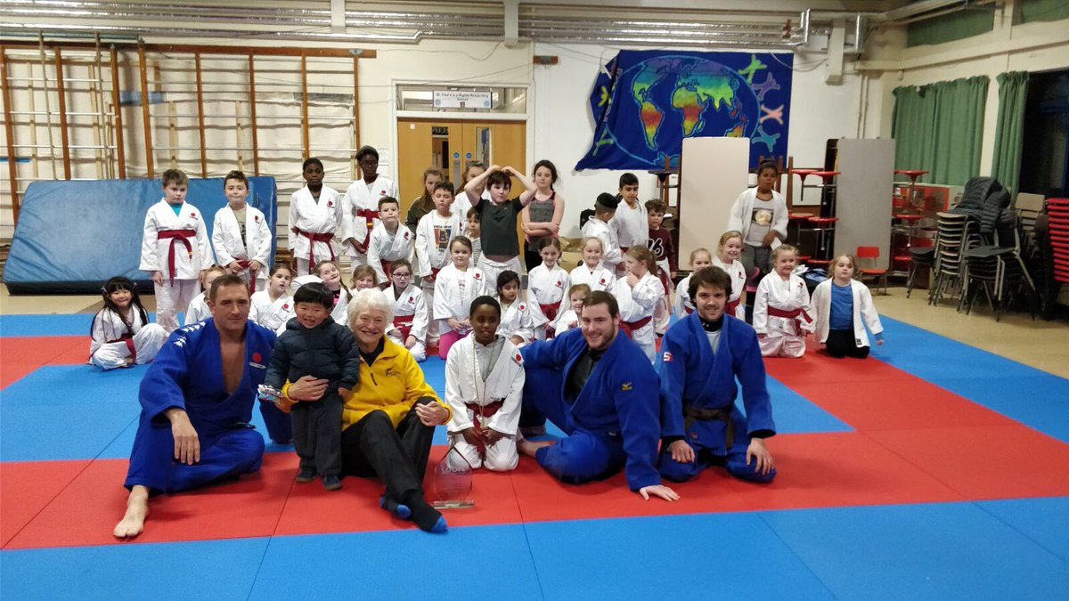 Simply_Judo's tweet photo. We had a very special visit tonight at Simply Judo Connects from Dame Mary Peters.

It was a pleasure to welcome Mary to the club and to let her see what Simply Judo Connects is all about. 

Thank you for coming to visit us, we hope to see you again soon! 

🥋🥇 https://t.co/baKQb9rIK8