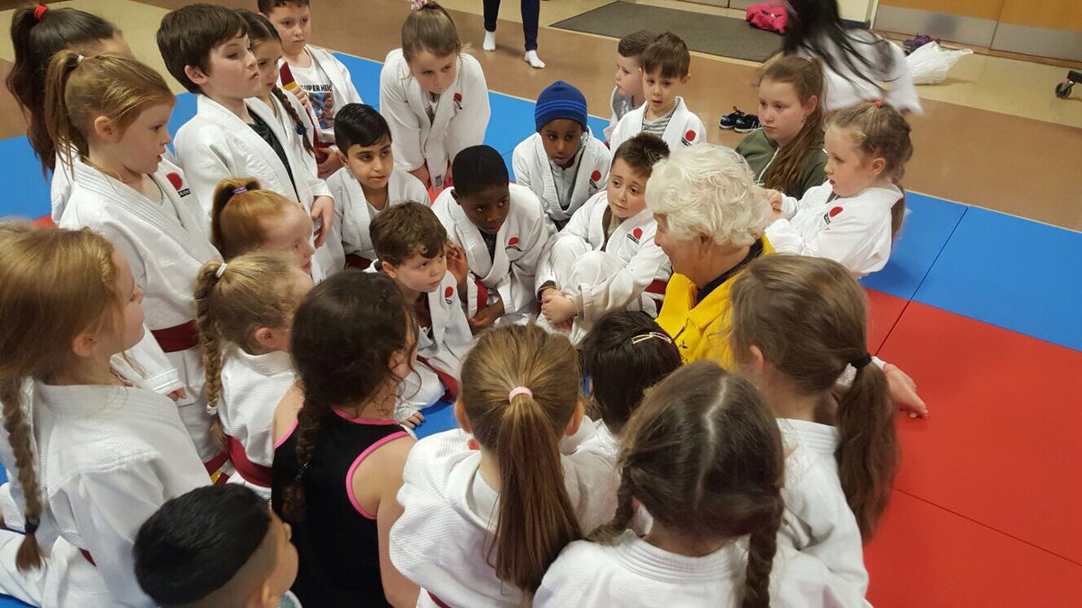Simply_Judo's tweet photo. We had a very special visit tonight at Simply Judo Connects from Dame Mary Peters.

It was a pleasure to welcome Mary to the club and to let her see what Simply Judo Connects is all about. 

Thank you for coming to visit us, we hope to see you again soon! 

🥋🥇 https://t.co/baKQb9rIK8