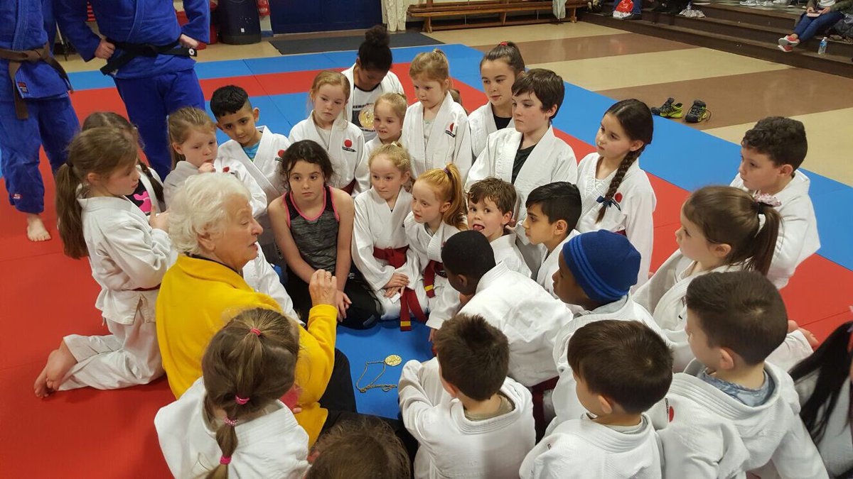 Simply_Judo's tweet photo. We had a very special visit tonight at Simply Judo Connects from Dame Mary Peters.

It was a pleasure to welcome Mary to the club and to let her see what Simply Judo Connects is all about. 

Thank you for coming to visit us, we hope to see you again soon! 

🥋🥇 https://t.co/baKQb9rIK8