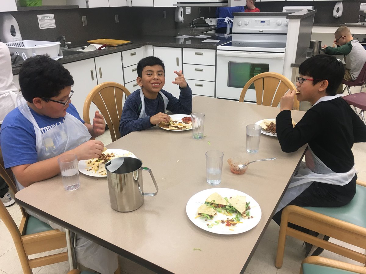 AmandaLFay's tweet photo. Homemade nachos with @ISD719Wave kiddos were a great success! Everyone enjoyed them. @ISD719CommEd @isd719 #communityeducation #kidscook #kidchefs #cookingfun https://t.co/Y8gV6MWCUE