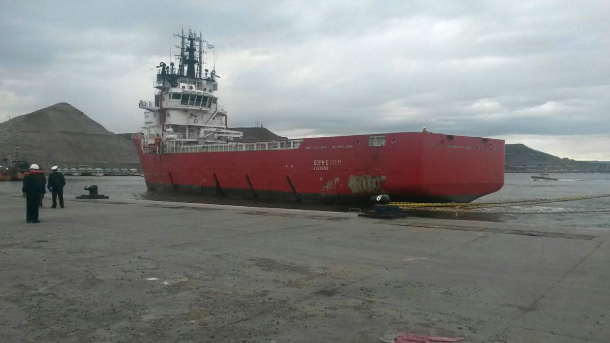 Armada_Arg's tweet image. Arribaron a #ComodoroRivadavia  el Skandi Patagonia que trasladará el ROV (remot operated vehicle) y el Sophie Siem, que hará lo mismo pero con un minisubmarino y una campana de rescate. Caso SAR #SubmarinoARASanJuan