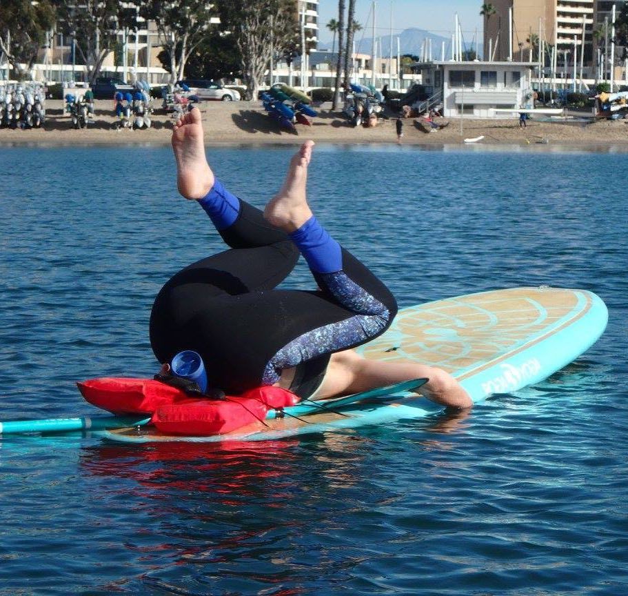 JLipowski's tweet photo. When I was doing headstands Sunday morning on my standup paddle board (on the water, during SUP yoga), my coffee mug broke my fall! The things you only say in LA..... hehe and of course Sarah (@YOGAqua) caught it on camera :-P
#MondayMoments #FeelingFun… https://t.co/kd4G7DmouX https://t.co/gJH4SguIns