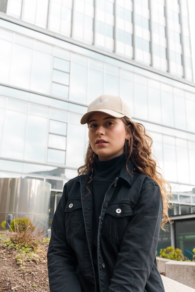 EmmaFastLife's tweet image. Een vriend van mij verkoopt petjes! Dit was de shoot die ik voor hem gemaakt heb ;) nativeclothing.nl