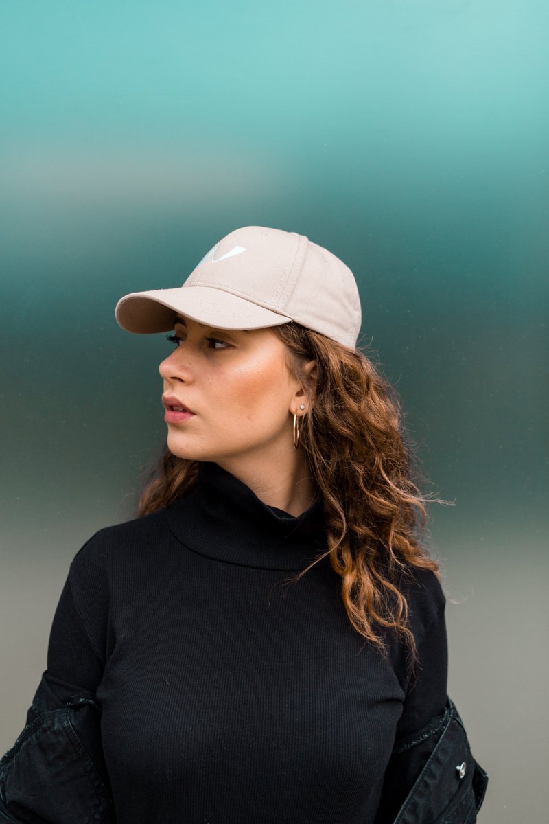 EmmaFastLife's tweet image. Een vriend van mij verkoopt petjes! Dit was de shoot die ik voor hem gemaakt heb ;) nativeclothing.nl