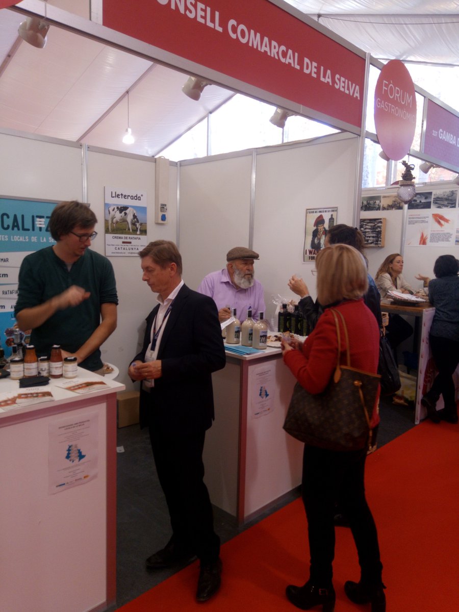 RVolcanica's tweet photo. Avui hem promocionat la Ratafia VolcânicA i un tros de @comarcaselva productes #LOCALITZA al @FGastronomic #ForumGirona17 a gent de tot el món: Ucraïna, Perú, Rússia... https://t.co/99yA4luaW9 https://t.co/gcsmK5XQnN