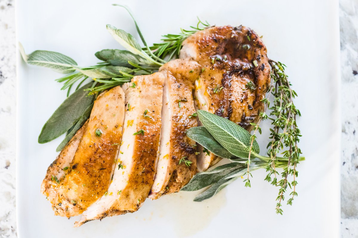 Our turkey breast with orange-honey glaze is perfect for a small, intimate Thanksgiving dinner. No need to cook an entire turkey! sansaire.com/signature-reci…… 
#Thanksgiving #TurkeyDay #Turkey #sousvide #sansaire #food #foodpic #foodie #recipe