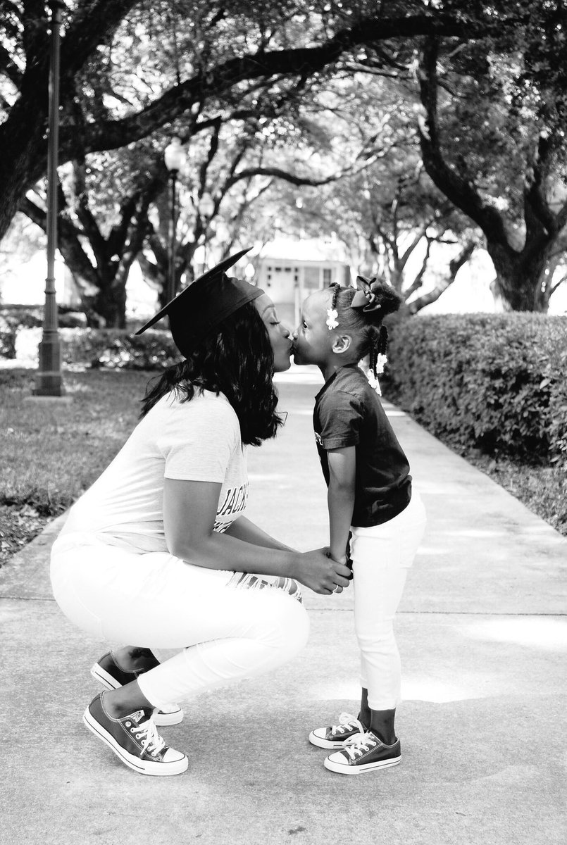 kizzayyyy's tweet photo. Mommy did it for you 👩🏾🎓💙🐯. #jsu17 https://t.co/08WWOCAQvR