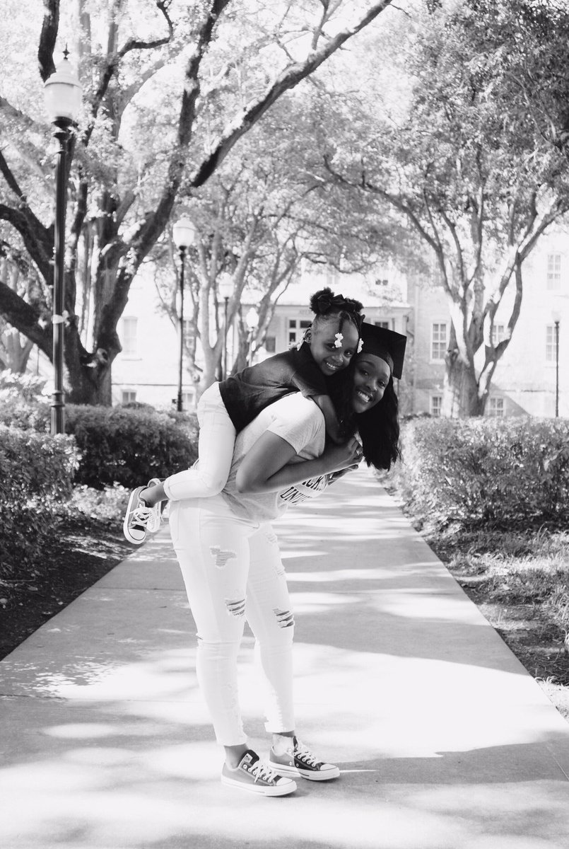 kizzayyyy's tweet photo. Mommy did it for you 👩🏾🎓💙🐯. #jsu17 https://t.co/08WWOCAQvR