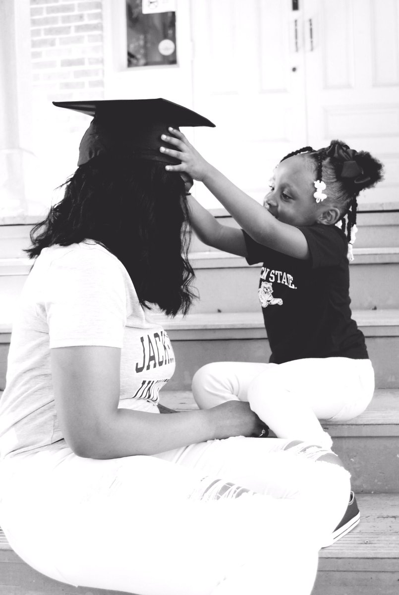 kizzayyyy's tweet photo. Mommy did it for you 👩🏾🎓💙🐯. #jsu17 https://t.co/08WWOCAQvR
