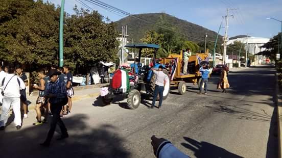 _Mactumactza_'s tweet photo. Minutos previos para iniciar el desfile del 20 de noviembre https://t.co/A8mOSzQR6c
