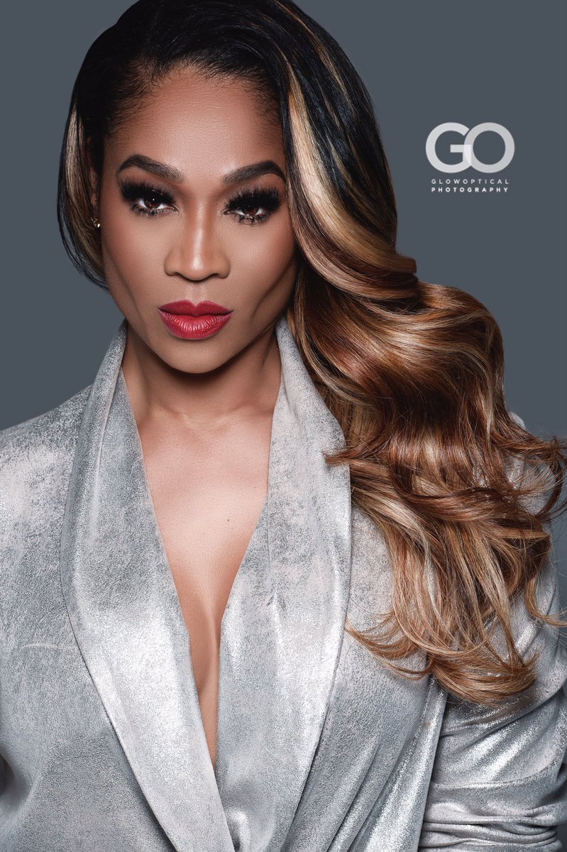 MimiFaust's tweet photo. Excited to be apart of @styledbymarkq's latest campaign! 📸 @glowoptical 💋 #AllThingsMimi #mimifaust #StyledByMarkQ #GlowOptical https://t.co/otFJNgzSyy