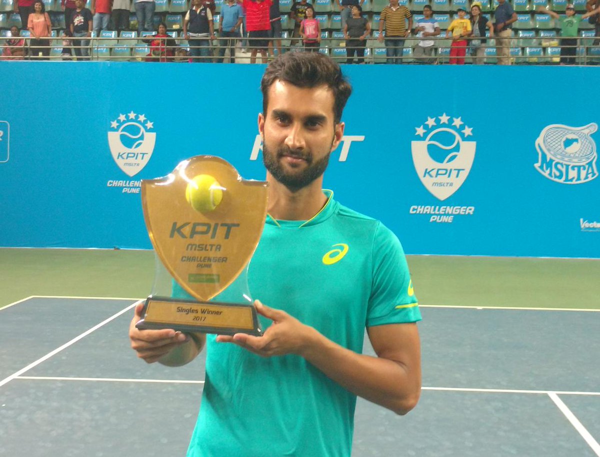 saqueganador's tweet photo. #CHPune | En la final 100% india, Yuki Bhambri ganó su 6° #ATPChallenger tras vencer a Ramanathan por 4-6, 6-3 y 6-4. https://t.co/x4nVQmh5Fq
