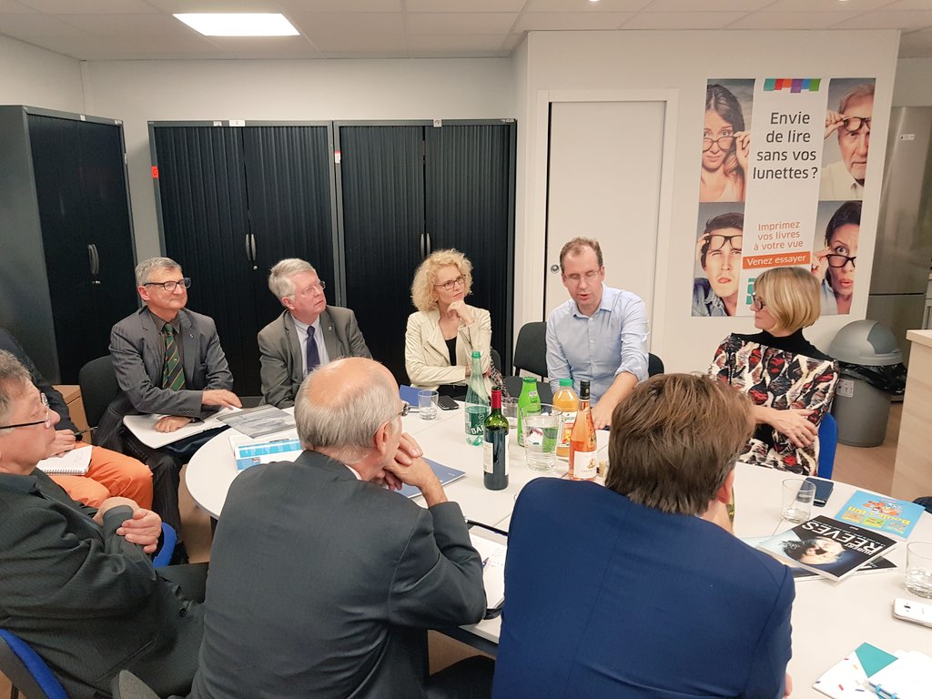 MarieLebec78's tweet photo. @orseryFr @CCEF78 @Gilguy33 @SenateurRYung @BGriveaux @RolandLescure @EnMarche78 @gcalignon @oliviagregoire @EtienneVauchez Ce soir: échanges avec des #PME de toutes tailles dans les secteurs du #Logiciel, des #Technologies de production, du #Naval de Défense, #Equiments automobile. Succès ou Echecs, je trouve des entrepreneurs passionnés qui misent sur l'International comme relai de croissance🏋 https://t.co/1foUIeouIp