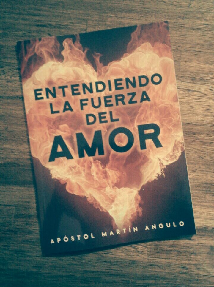 JSebasan's tweet photo. Recibirlo de su mano, fue una hermosa sorpresa.Gracias @ApostolAngulo. Usted a cambiado mi vida. https://t.co/Jcxwyuekwc