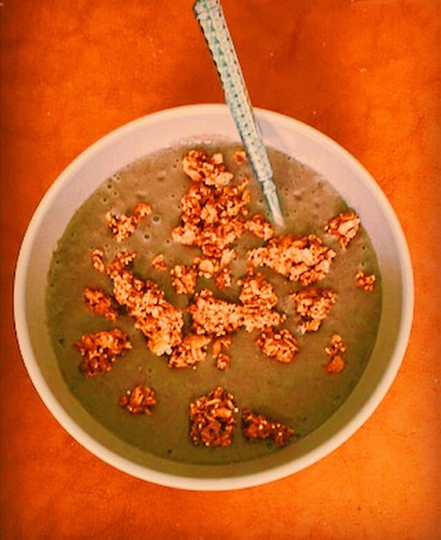 melissamacedom's tweet photo. 😋💖Mondays r better w/ smoothie bowls with @purely_elizabeth 🎃 Pumpkin cinnamon granola &amp; supercharged ⚡️w/ @pressedjuicery Golden 🥛&amp; @eatnuttzo 🥜 🙌🏽
#purelyelizabeth #pressedjuicery #goldenmilk #smoothiebowl #actor #actorslife #healthylifestyle #healthybreakfast #nuttzo https://t.co/5QKXfFk1wC